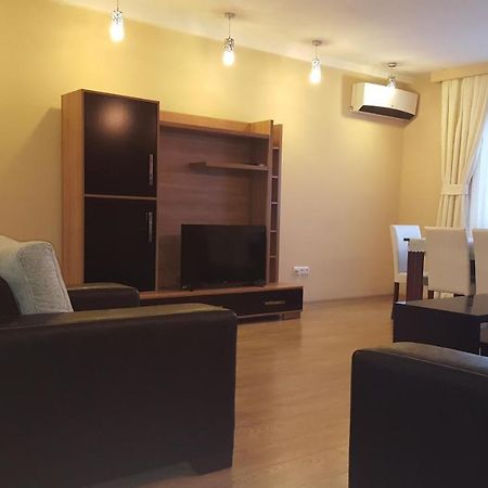 Apartment Rustaveli 1 Tbilisi Buitenkant foto