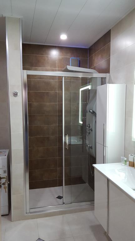 Apartment Rustaveli 1 Tbilisi Buitenkant foto