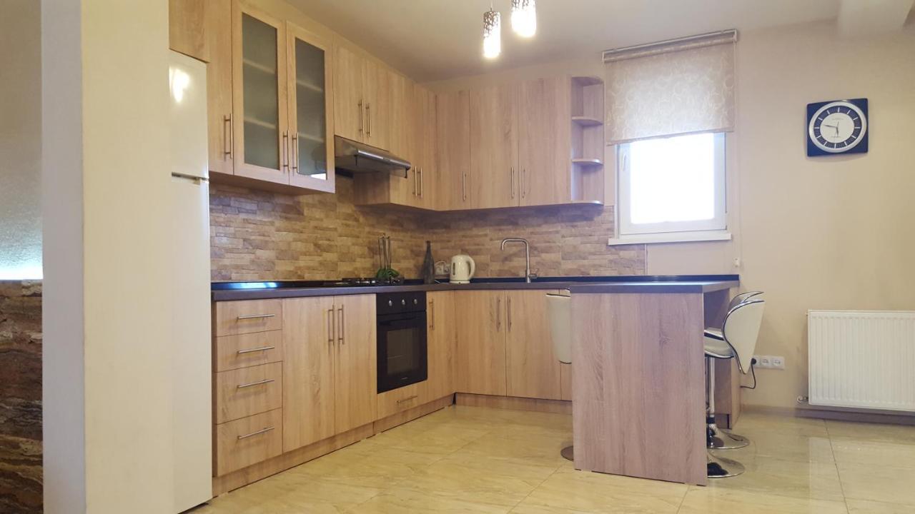 Apartment Rustaveli 1 Tbilisi Buitenkant foto