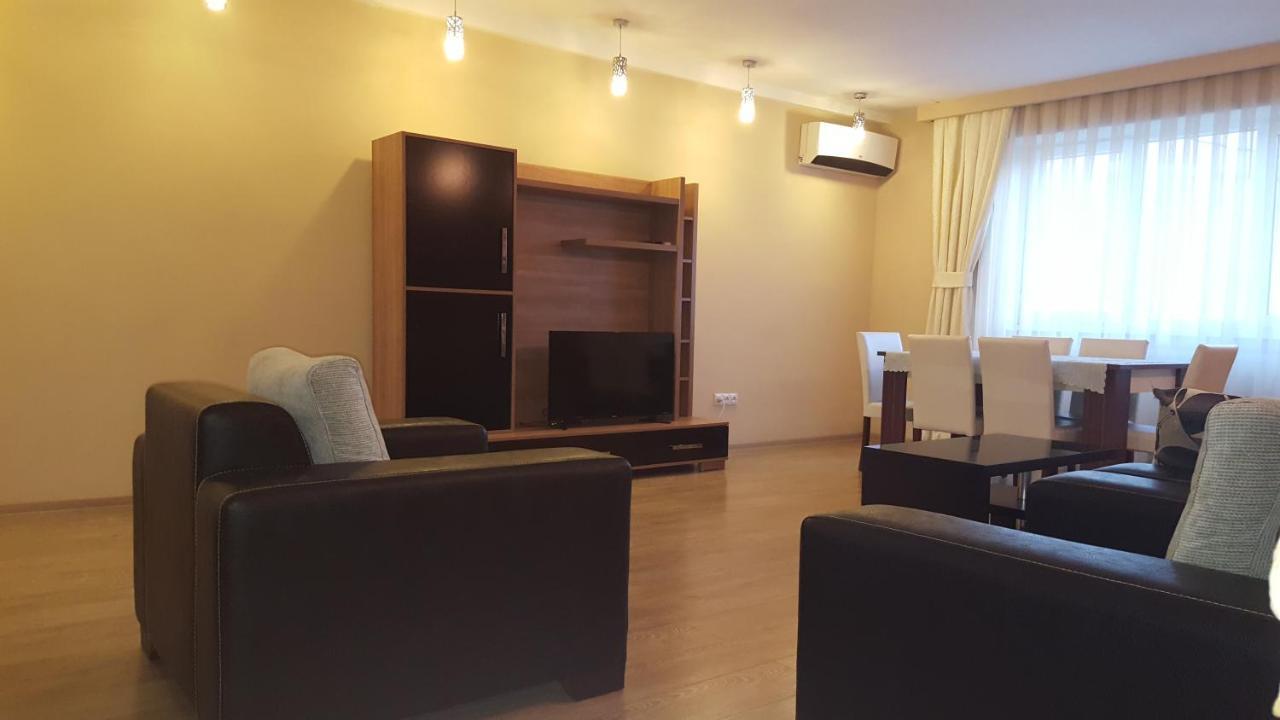 Apartment Rustaveli 1 Tbilisi Buitenkant foto