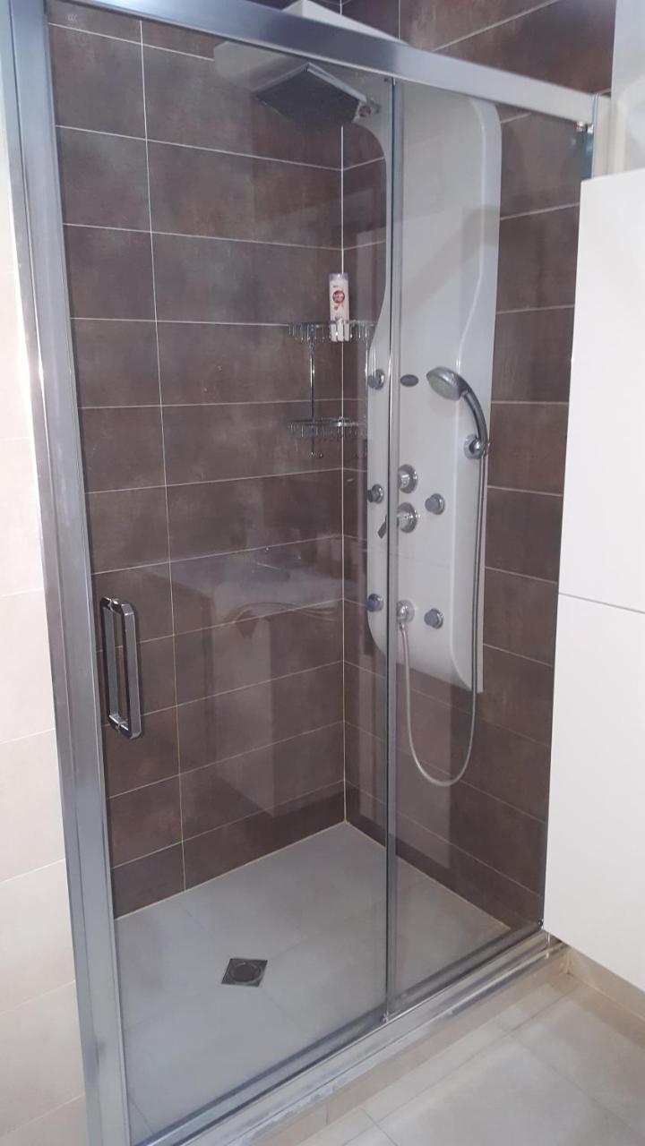 Apartment Rustaveli 1 Tbilisi Buitenkant foto